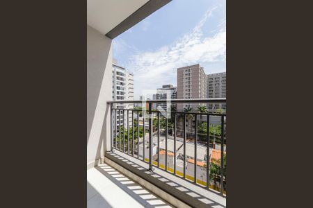 Varanda de kitnet/studio para alugar com 1 quarto, 30m² em Indianópolis, São Paulo