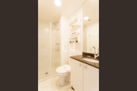 Banheiro de kitnet/studio para alugar com 1 quarto, 30m² em Indianópolis, São Paulo