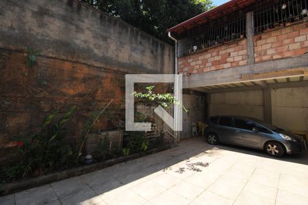 Quintal de casa à venda com 3 quartos, 270m² em Serrano, Belo Horizonte