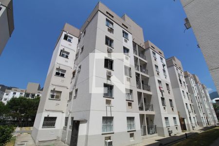 Fachada do bloco de apartamento à venda com 2 quartos, 45m² em Jacarepaguá, Rio de Janeiro