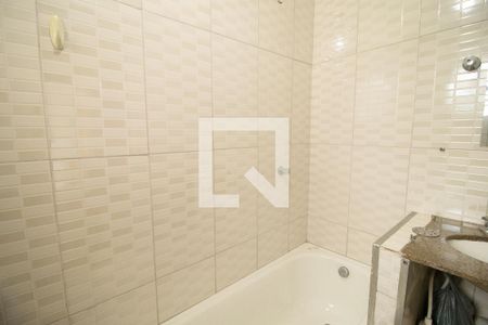 Banheiro da Suíte de casa para alugar com 2 quartos, 65m² em Parque Edu Chaves, São Paulo