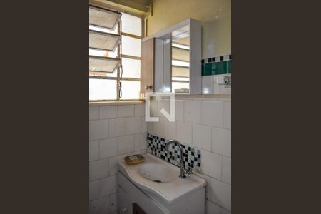 Banheiro de apartamento à venda com 1 quarto, 45m² em Menino Deus, Porto Alegre