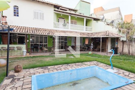 Piscina de casa à venda com 3 quartos, 300m² em Tres Barras, Contagem