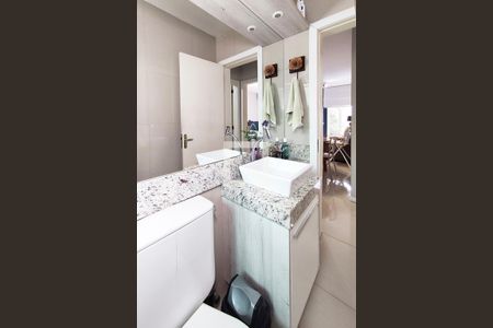 Banheiro de apartamento à venda com 2 quartos, 59m² em Centro, São Leopoldo