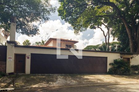 Fachada de casa à venda com 5 quartos, 430m² em Pacaembu, São Paulo