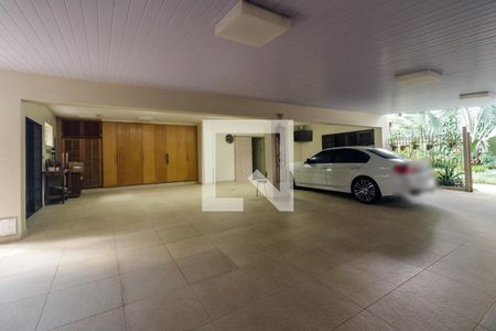 Garagem para 8 carros de casa à venda com 5 quartos, 430m² em Pacaembu, São Paulo