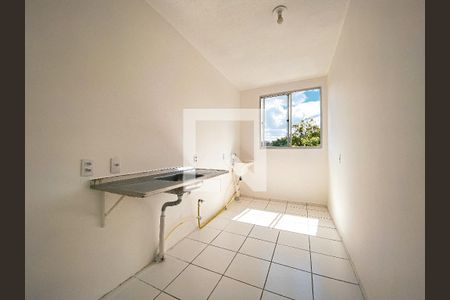 Cozinha e Área de Serviço de apartamento para alugar com 2 quartos, 43m² em Parque Ipe, São Paulo