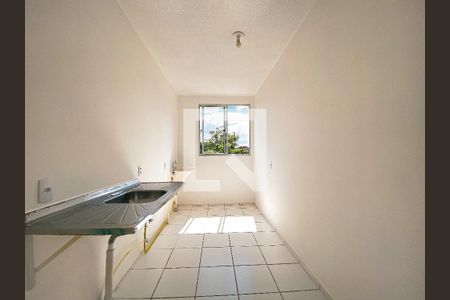 Cozinha e Área de Serviço de apartamento para alugar com 2 quartos, 43m² em Parque Ipe, São Paulo