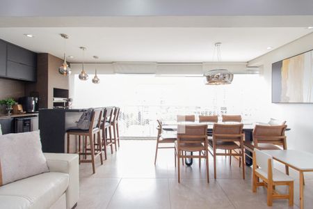 Sala de apartamento à venda com 3 quartos, 128m² em Vila Firmiano Pinto, São Paulo