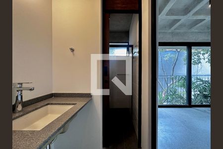 Banheiro de apartamento à venda com 1 quarto, 47m² em Cidade Monções, São Paulo