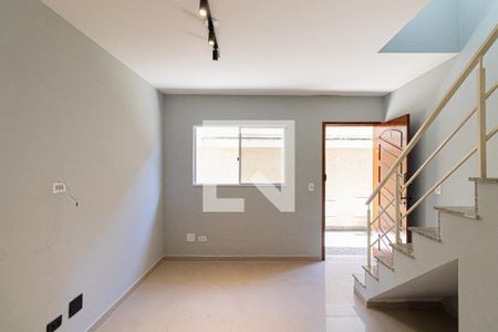 Sala e Cozinha  de casa de condomínio para alugar com 2 quartos, 59m² em Itaquera, São Paulo