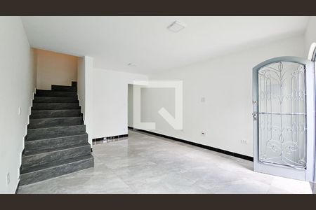 Sala de casa para alugar com 2 quartos, 77m² em Jardim Consorcio, São Paulo