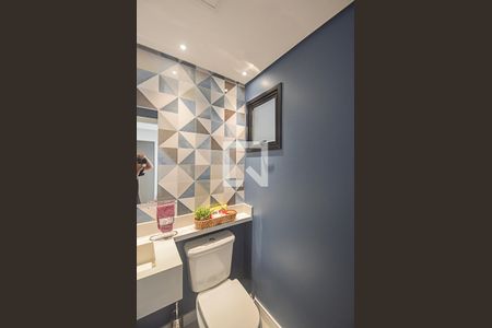 Banheiro de serviço de apartamento à venda com 2 quartos, 110m² em Nova Petrópolis, São Bernardo do Campo