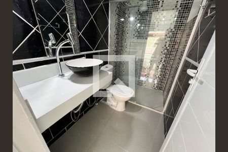 Banheiro Suite de casa de condomínio para alugar com 1 quarto, 90m² em Jacarepaguá, Rio de Janeiro