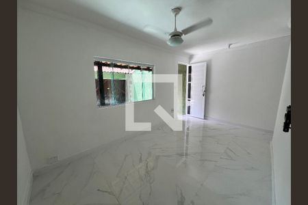 Sala de casa de condomínio para alugar com 1 quarto, 90m² em Jacarepaguá, Rio de Janeiro