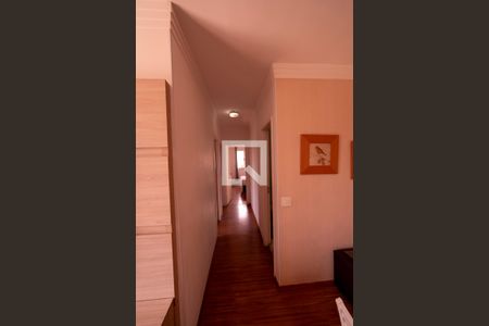Corredor de apartamento à venda com 3 quartos, 69m² em Jardim Tupanci, Barueri