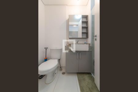 Banheiro de kitnet/studio para alugar com 1 quarto, 28m² em Jardim das Acacias, São Paulo