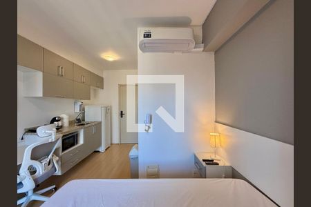 Quarto de kitnet/studio para alugar com 1 quarto, 28m² em Jardim das Acacias, São Paulo