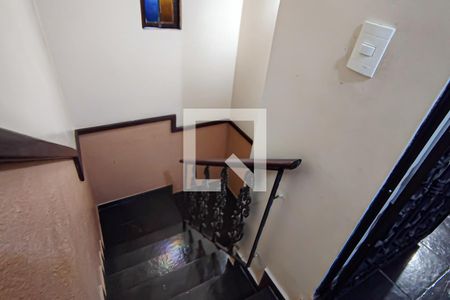 escada de casa de condomínio à venda com 5 quartos, 233m² em Taquara, Rio de Janeiro