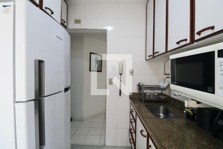 Cozinha de apartamento para alugar com 2 quartos, 65m² em Jardim Sao Miguel, Guarujá