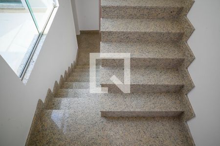 Escada de casa à venda com 3 quartos, 220m² em Vila da Saúde, São Paulo