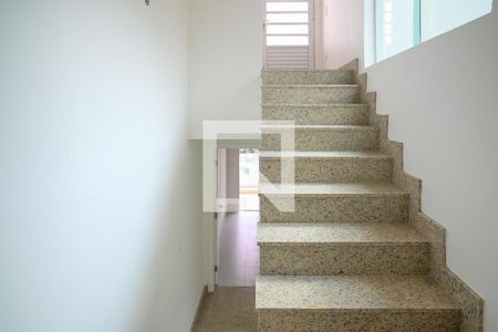 Escada de casa à venda com 3 quartos, 220m² em Vila da Saúde, São Paulo