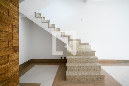 Escada de casa à venda com 3 quartos, 220m² em Vila da Saúde, São Paulo