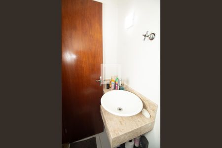 Lavabo de casa de condomínio para alugar com 2 quartos, 55m² em Vila Constança, São Paulo