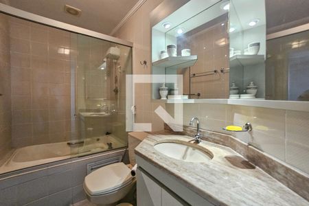 Banheiro da Suíte de apartamento para alugar com 3 quartos, 165m² em Jardim Las Palmas, Guarujá