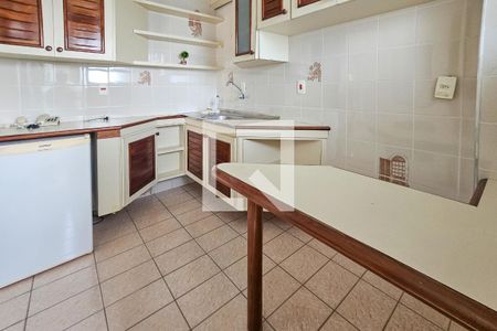 Cozinha de apartamento para alugar com 3 quartos, 165m² em Jardim Las Palmas, Guarujá