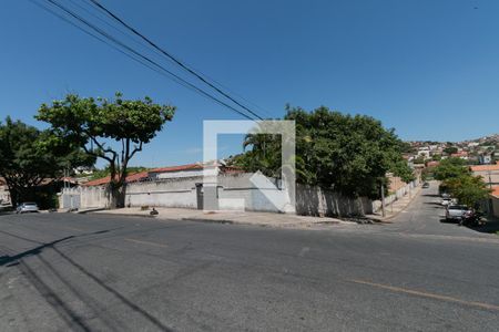 Fachada de casa à venda com 5 quartos, 300m² em Céu Azul, Belo Horizonte