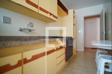 Cozinha de apartamento à venda com 3 quartos, 93m² em Jardim Itu, Porto Alegre