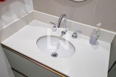 Banheiro de kitnet/studio para alugar com 1 quarto, 24m² em Pinheiros, São Paulo