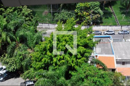 Detalhe - Vista da Cozinha e Área de Serviço de apartamento para alugar com 3 quartos, 75m² em São Domingos, São Paulo