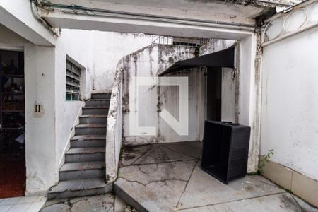 Acesso a área inferior de casa para alugar com 3 quartos, 350m² em Pacaembu, São Paulo