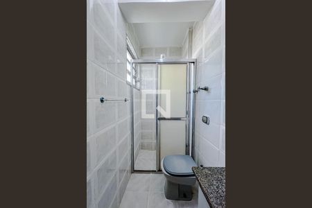 Banheiro de kitnet/studio para alugar com 1 quarto, 25m² em Aclimação, São Paulo