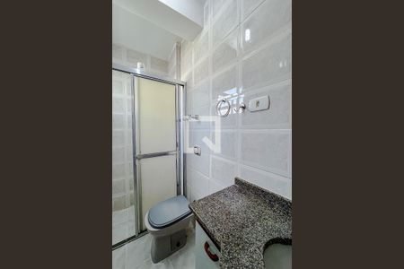 Banheiro de kitnet/studio para alugar com 1 quarto, 25m² em Aclimação, São Paulo