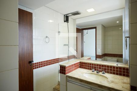 Banheiro da Suíte de apartamento para alugar com 1 quarto, 55m² em Lourdes, Belo Horizonte
