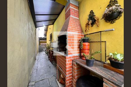 Quintal com churrasqueira de casa à venda com 2 quartos, 124m² em Parque Capuava, Santo André