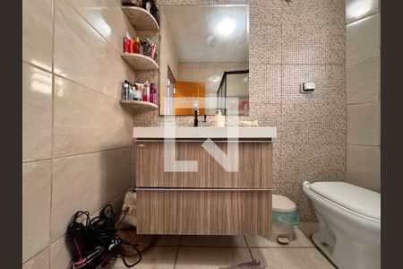 Banheiro de casa à venda com 2 quartos, 124m² em Parque Capuava, Santo André