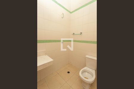 Banheiro da suíte de casa de condomínio à venda com 3 quartos, 215m² em Centro, Diadema
