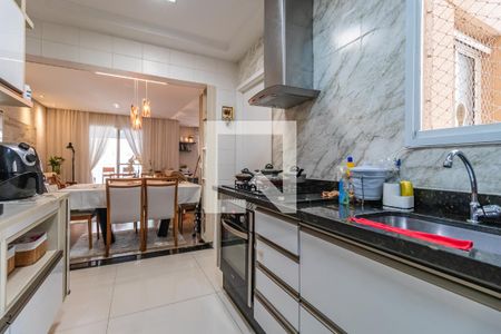 Cozinha de apartamento à venda com 2 quartos, 85m² em Jardim Tupanci, Barueri