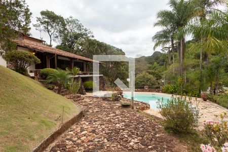 Piscina de casa de condomínio à venda com 3 quartos, 450m² em A Definir Em Campo, Nova Lima