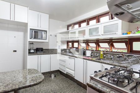 Cozinha de casa de condomínio à venda com 3 quartos, 450m² em A Definir Em Campo, Nova Lima
