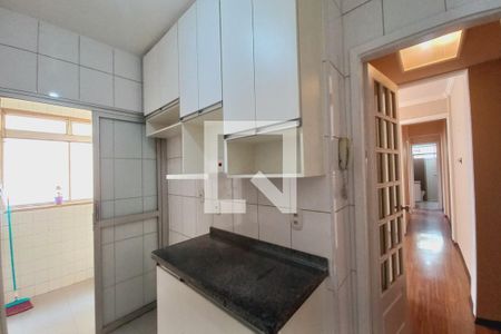 Cozinha de apartamento à venda com 2 quartos, 75m² em Cambuí, Campinas