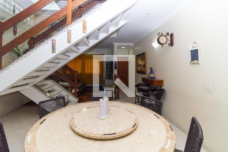 Sala de casa à venda com 3 quartos, 220m² em Quinta da Paineira, São Paulo