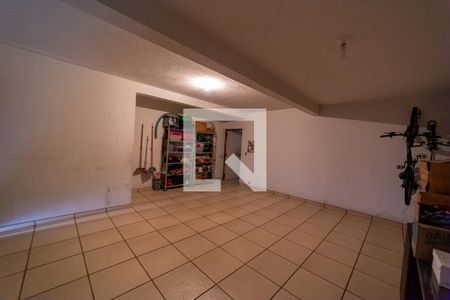Garagem de casa à venda com 3 quartos, 250m² em Parque Paineiras, São Paulo