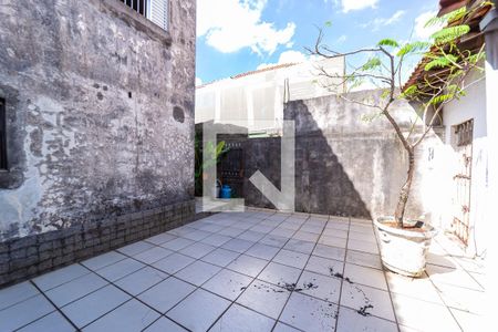 Quintal de casa à venda com 3 quartos, 250m² em Parque Paineiras, São Paulo