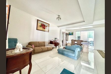 Sala de casa para alugar com 3 quartos, 210m² em Santa Amelia, Belo Horizonte