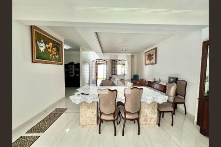 Sala de casa para alugar com 3 quartos, 210m² em Santa Amelia, Belo Horizonte